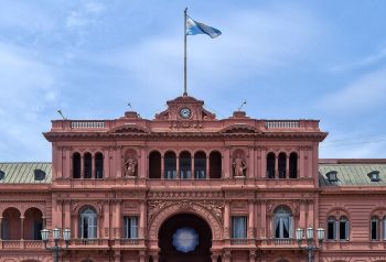 El Gobierno lanza un sistema de IA para politicas sociales y la oposicion pide explicaciones