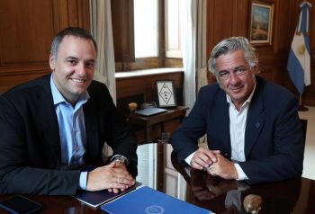 La oposición presiona por la moción de censura contra Manuel Adorni y el oficialismo busca contener el golpe