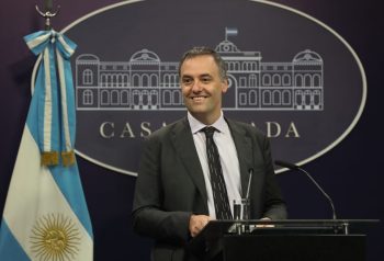 Manuel Adorni en conferencia de prensa