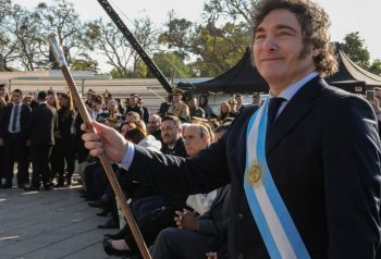Milei volvió a Rosario por el Día de la Bandera y buscó ordenar la escena política