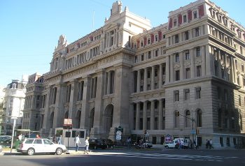 Milei recortó la participación ciudadana en la designación de jueces y tensó otra vez el debate por la Corte