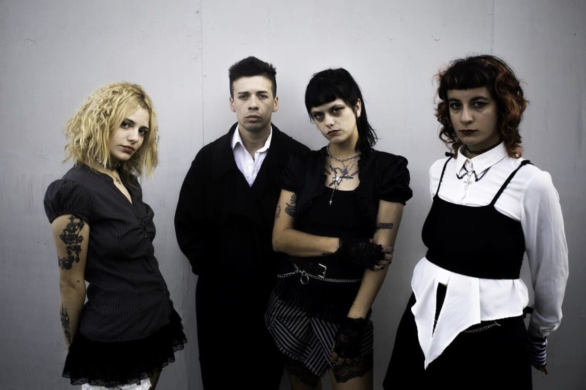 Buenos Vampiros abrió una nueva etapa con “No hay amor que nos salve”