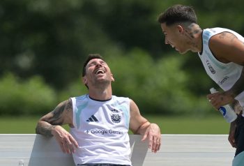 Messi junto a Enzo Fernández en la Selección Argentina
