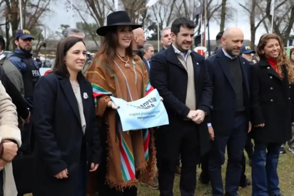 Villarruel se mostro con la UCR en Santa Fe y volvio a marcar distancia del Gobierno