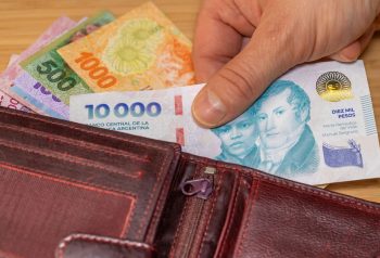 El Gobierno quiere llevar el piso salarial de las paritarias a $1.070.000 y reabre la discusión con gremios y empresas