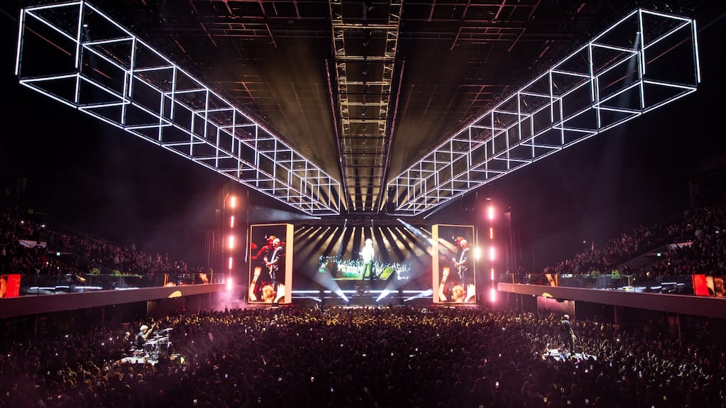 Soda Stereo en vivo durante el show Ecos en el Arena de Buenos Aires
