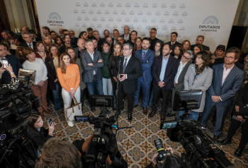 Conferencia de prensa opositora en el Congreso