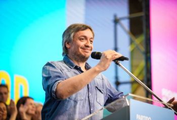 Máximo Kirchner llevó la pelea por Vaca Muerta y las tarifas a un congreso educativo