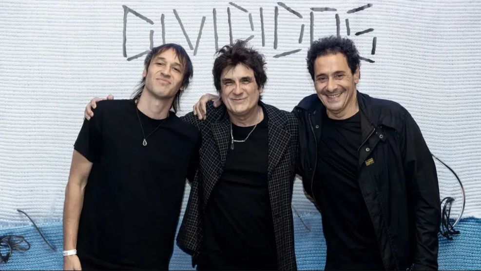 Divididos en una foto promocional para su regreso a Santa Fe