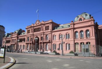 Milei suspendió el viaje a Londres en plena ofensiva diplomática por Malvinas