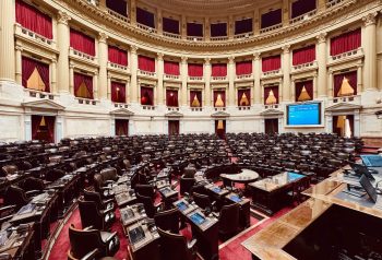 Diputados vuelve a discutir el endeudamiento familiar con el Gobierno bajo presión