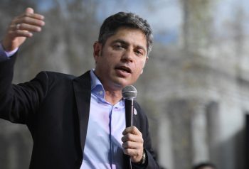 Kicillof respondió desde su entorno al acto de Máximo Kirchner y buscó correrse de la interna