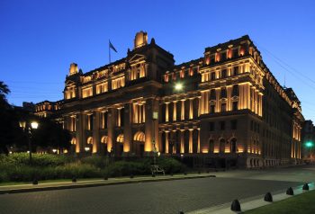 Casa Rosada tantea un acuerdo judicial con gobernadores para completar la Corte