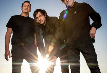 Divididos en una foto promocional con Ricardo Mollo, Diego Arnedo y Catriel Ciavarella