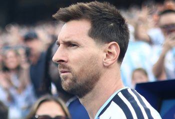 Lionel Messi con la camiseta de la Selección Argentina durante un partido
