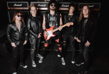 Rata Blanca en foto de banda con Walter Giardino al frente