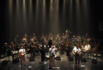 Pasado Verde junto a la Filarmónica en el teatro Independencia