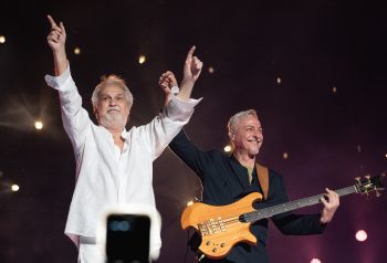 David Lebón y Pedro Aznar sobre el escenario
