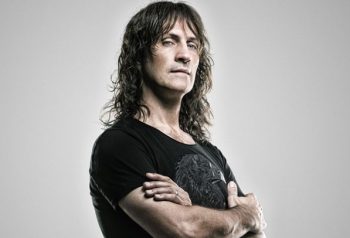 Beto Zamarbide en retrato promocional