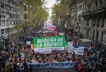 La Marcha de la Bronca llegó a Plaza de Mayo y pidió un paro contra el plan de Milei