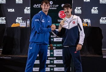 Representantes de Argentina y Turquía durante la previa de la serie de Copa Davis en Neuquén