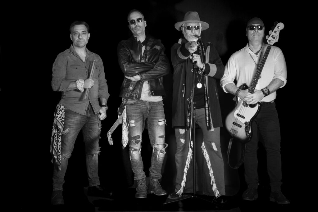Los cuatro músicos de 2Tierras