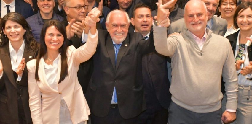 Alberto Biglieri y referentes de Unidad en Defensa de la Abogacía durante una celebración