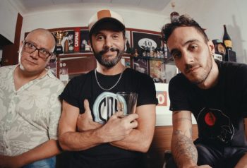 Trío marplatense en un bar