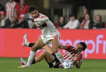 Futbolistas de Estudiantes en partido de Libertadores