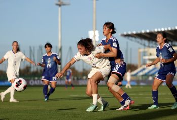Francia en acción frente a Japón durante la fase de grupos