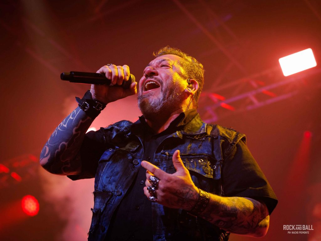 Walter Meza, cantante de Horcas, en vivo
