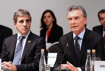 Mauricio Macri y Luis Caputo durante una reunión del G20 en Buenos Aires en 2018