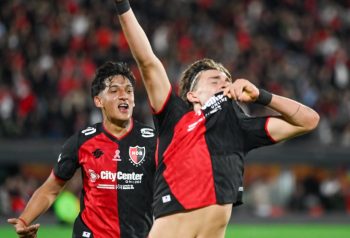 Jugadores de Newell’s festejan un gol; foto de archivo del Torneo Clausura.