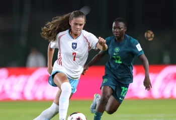 Futbolista de Puerto Rico en acción ante Nigeria