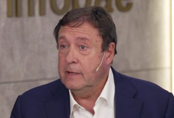 Alberto Weretilneck, gobernador de Río Negro, durante una entrevista